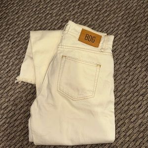 UO Cowboy jean in cream